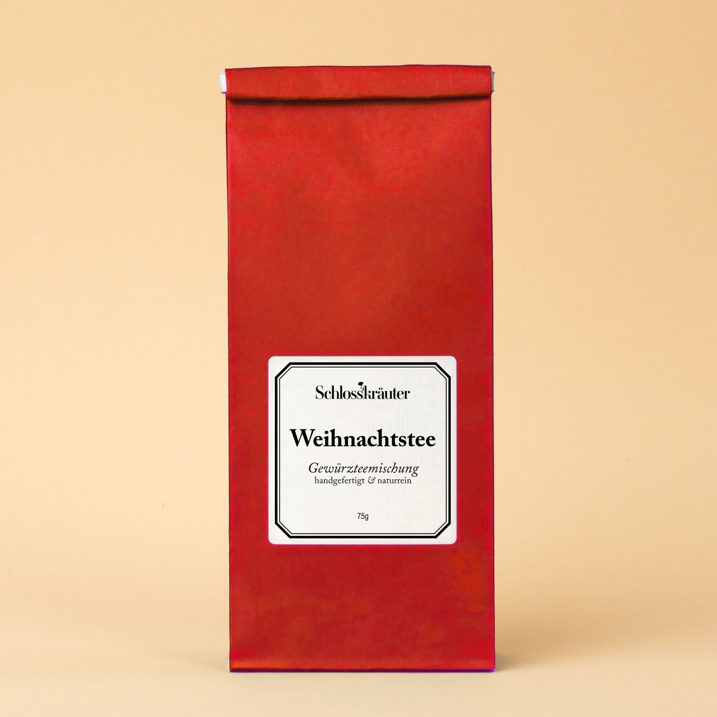 Abgepackter Weihnachtstee im roten Beutel
