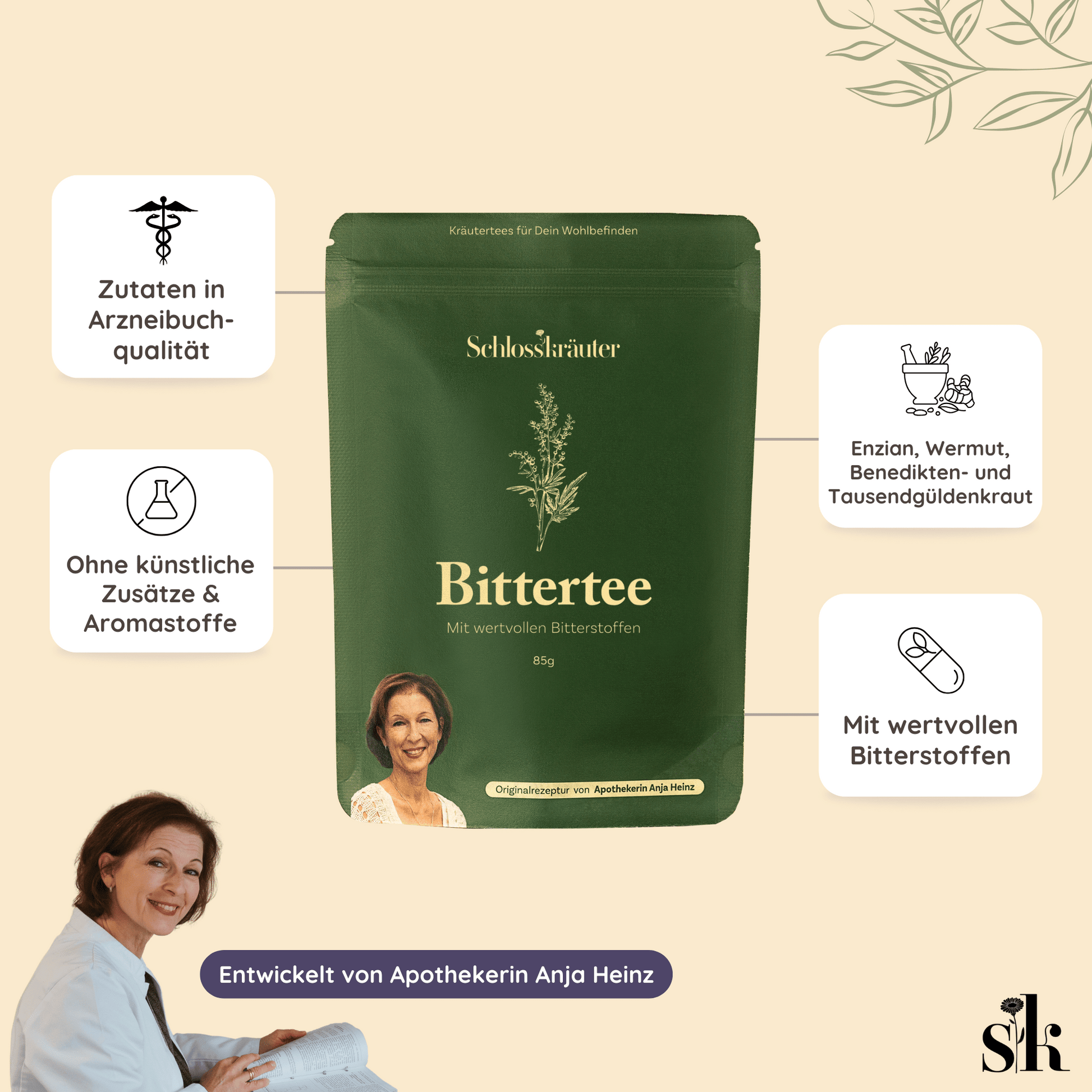 Eine grüne Verpackung mit der Aufschrift “Schlosskräuter Bittertee Kräutertee-Mischung handgefertigt & naturrein” steht im Zentrum des Bildes. Daneben befinden sich Symbole und Texte, die die Vorteile des Tees hervorheben: “Zutaten in Arzneibuch-Qualität”, “Ohne künstliche Zusätze & Aromastoffe”, “Enzian, Wermut, Benedikten- und Tausendgüldenkraut”, “Mit wertvollen Bitterstoffen”. Unten links ist ein Bild von Apothekerin Anja Heinz mit dem Text “Entwickelt von Apothekerin Anja Heinz”.
