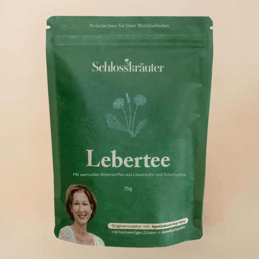 Lebertee für Leber und Galle in grünem Beutel auf beigem Hintergrund